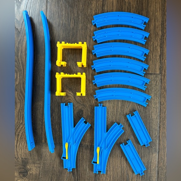Tomy Thomas the Train blue plastic track lot of 30 - Picture 3 of 3